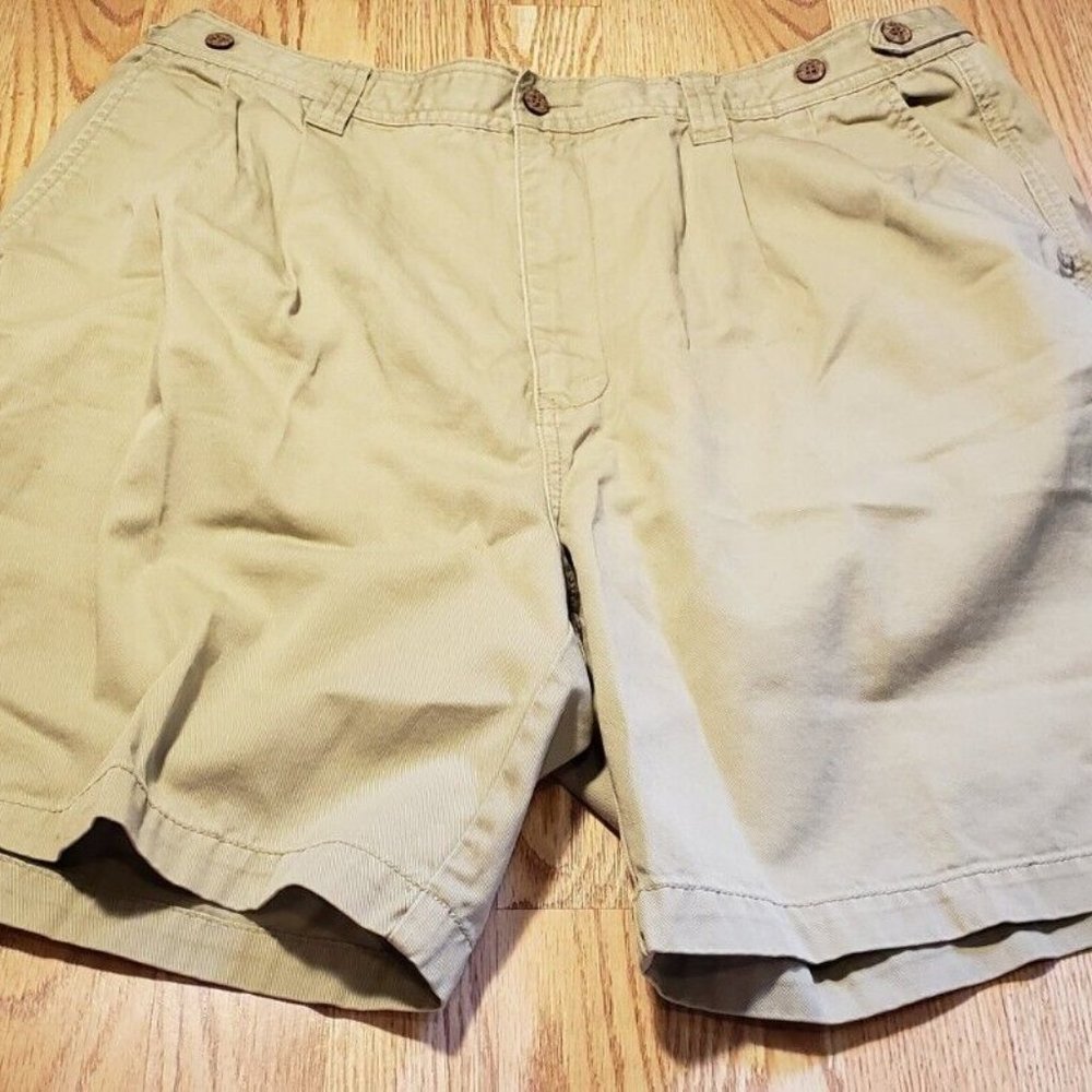 Tommy Bahama Men's Shorts  Size: 38 Relaxed  Pockets